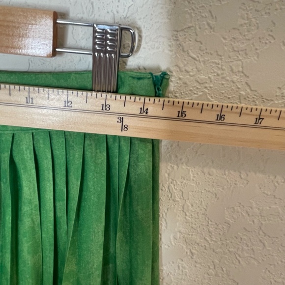 Farm Rio Floral Pleated Midi Skirt Size M Green Lightweight Side Zip Semi Sheer - Picture 5 of 9